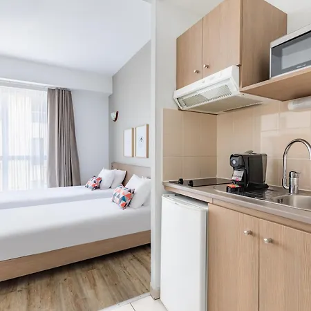 Appart'city Confort Centre Apartahotel 3*