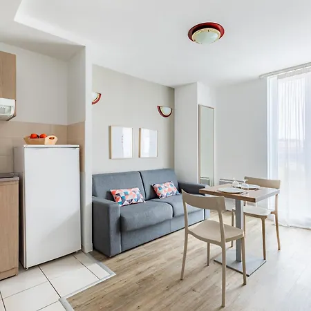 Appart'city Confort Centre Apartahotel 3*
